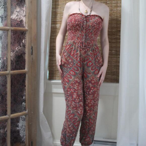 Red patterned jumpsuit with cinch - Picture 1 of 3